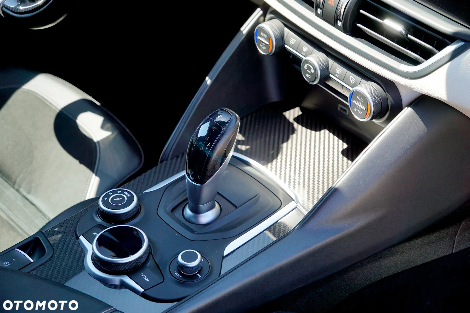 Alfa Romeo Giulia 2.9 Bi Turbo V6 Quadrifoglio - 37