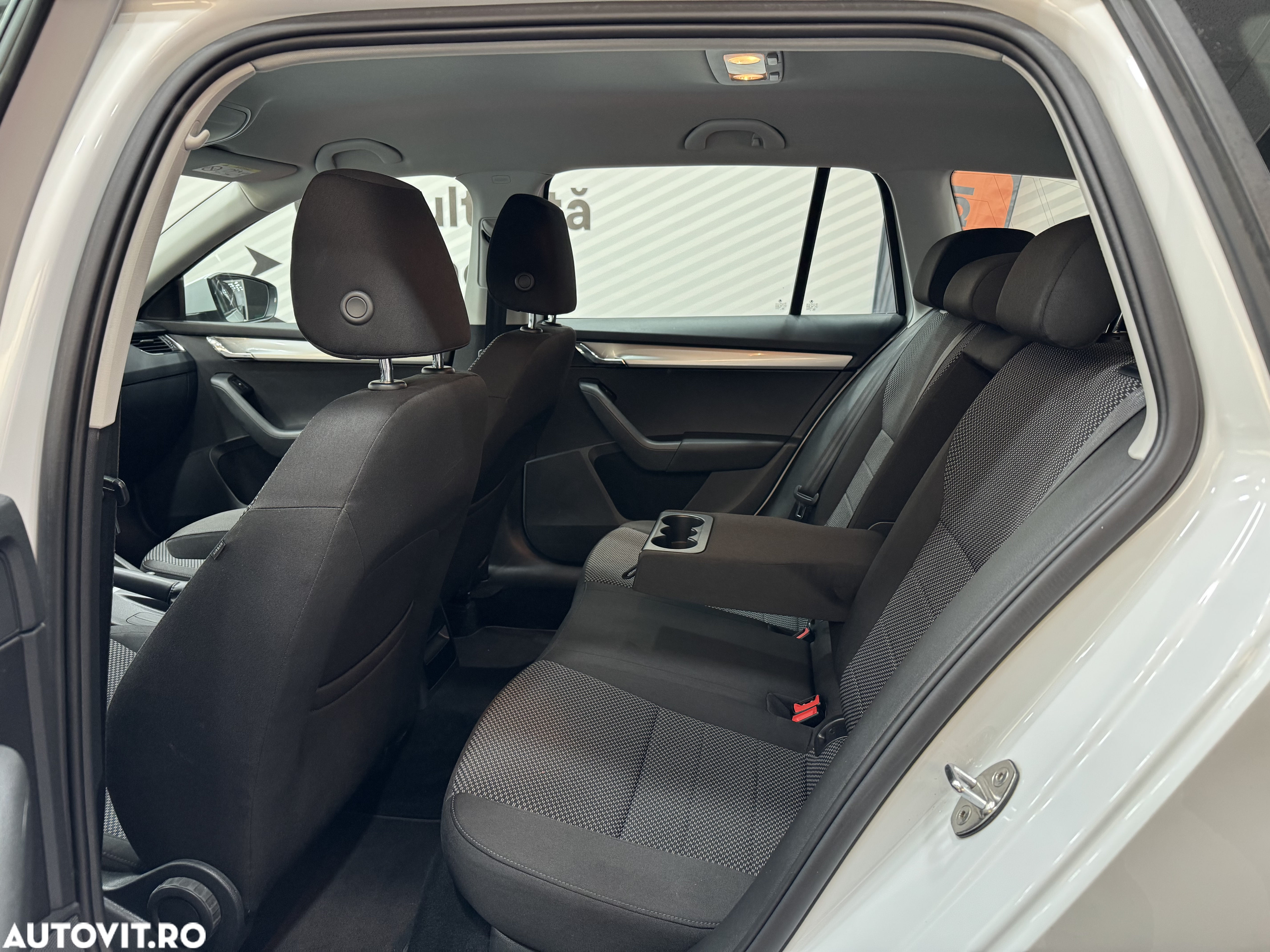 Skoda Octavia 1.6 TDI DSG Style - 9