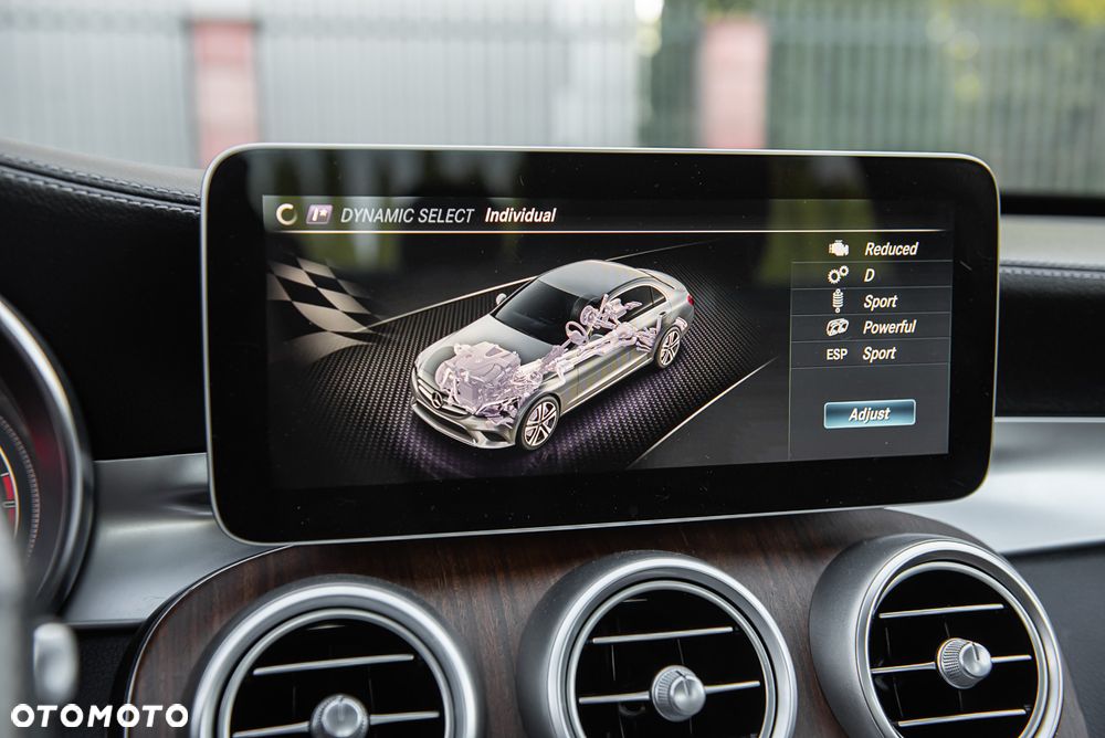 Mercedes-Benz Klasa C AMG 43 4Matic 9G-TRONIC - 23