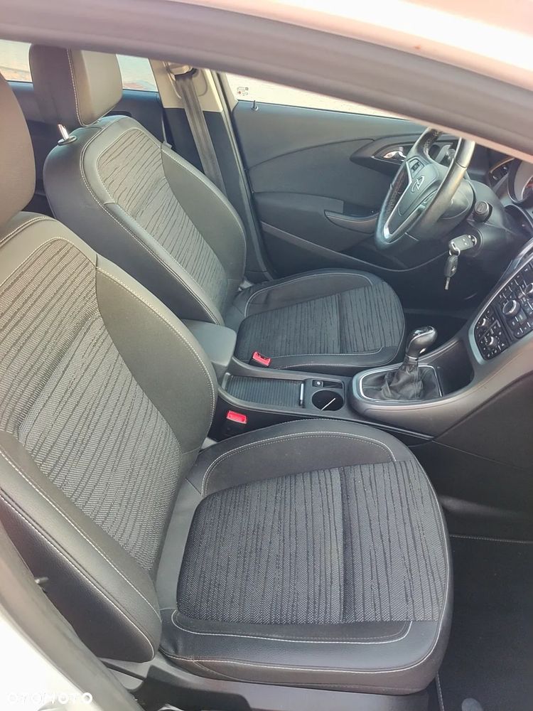 Opel Astra 1.4 T Cosmo EU6 - 9