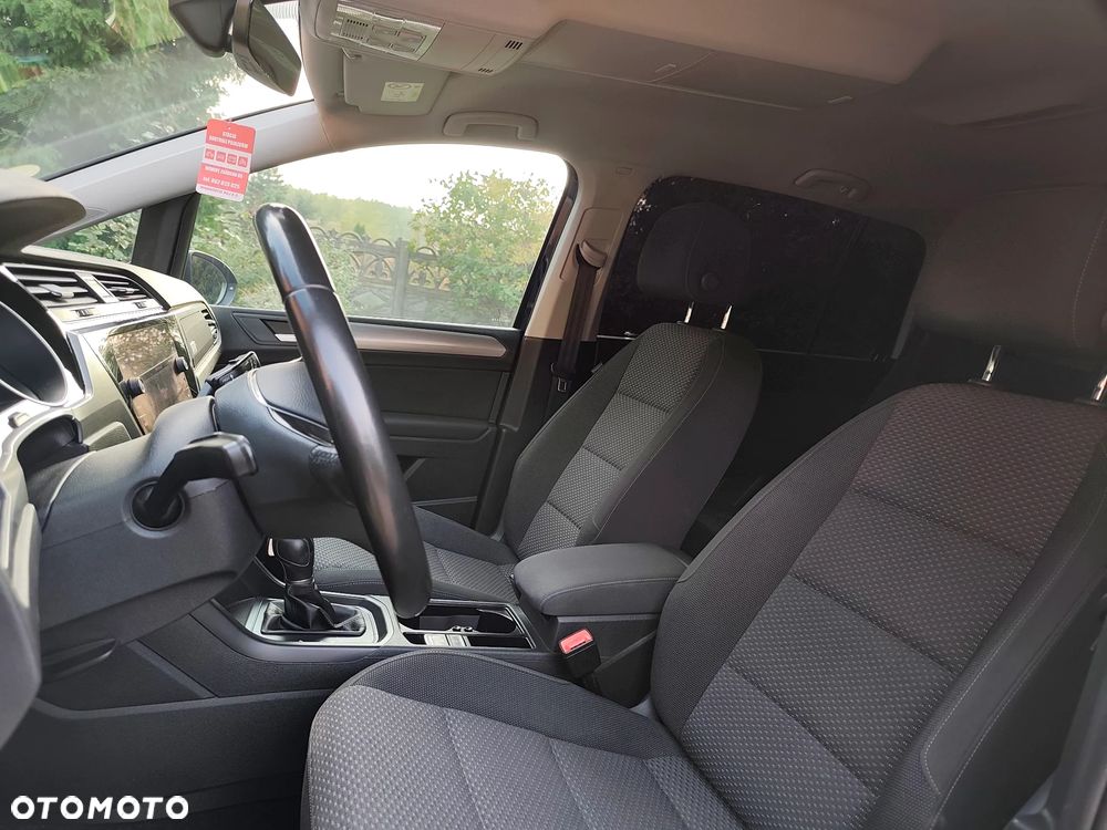 Volkswagen Touran ver-2-0-tdi-scr-bluemotion-technology-dsg-highline - 17