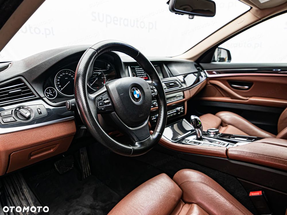 BMW Seria 5 520d xDrive - 11