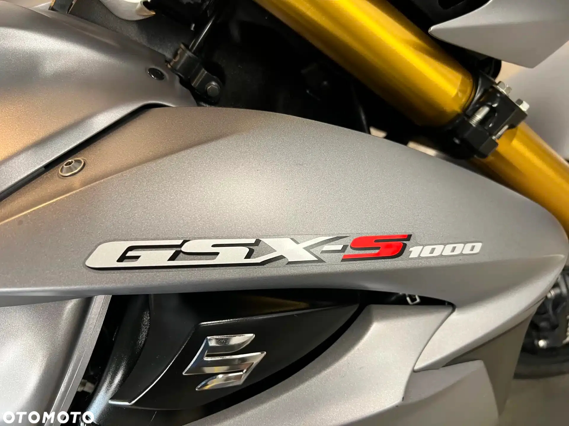Suzuki GSX 1000 - 15
