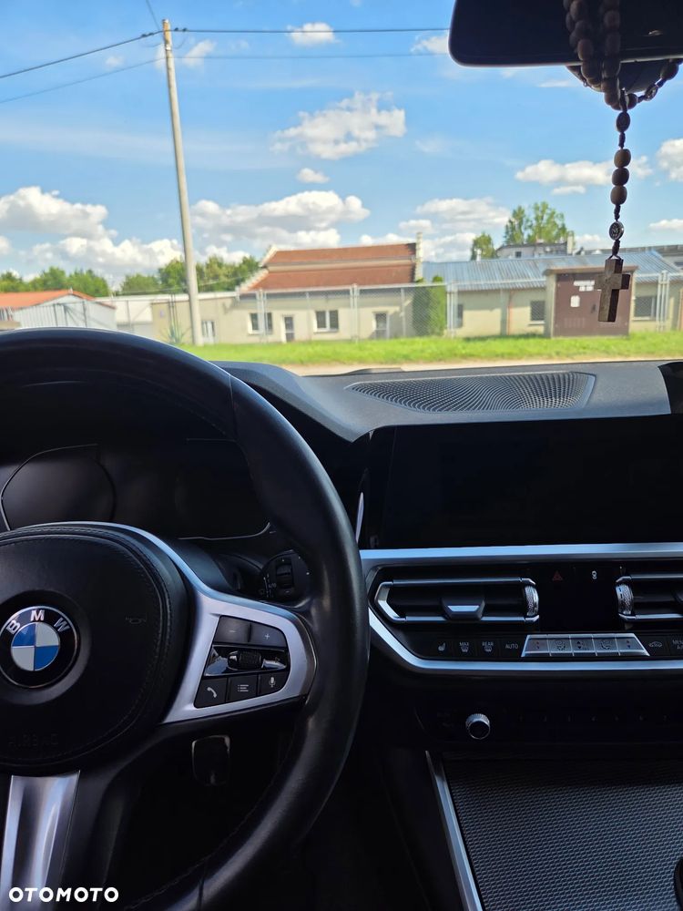 BMW Seria 3 318d M Sport Shadow - 11