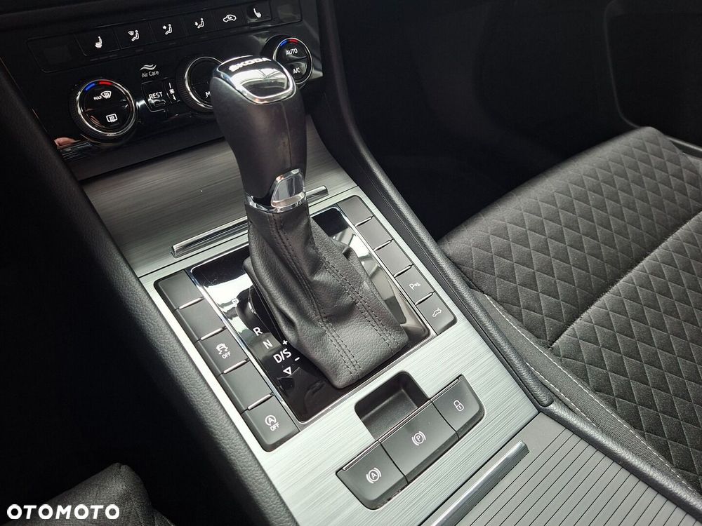 Skoda Superb 2.0 TSI Ambition DSG - 33