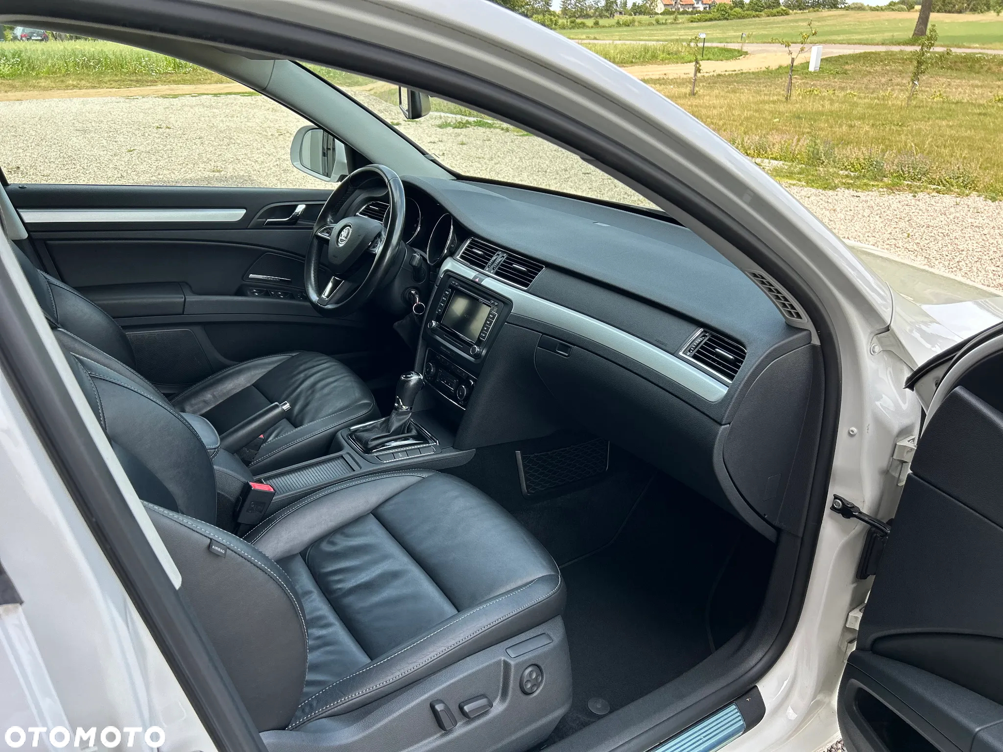 Skoda Superb 2.0 TDI DSG Ambition - 24