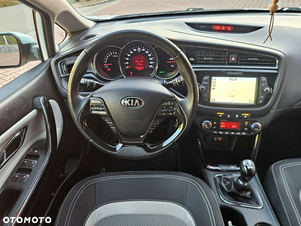 Kia Ceed 1.4 CVVT Dream-Team Edition - 26