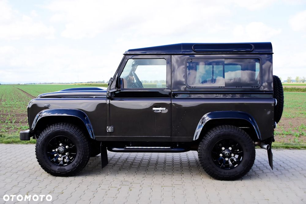 Land Rover Defender - 4