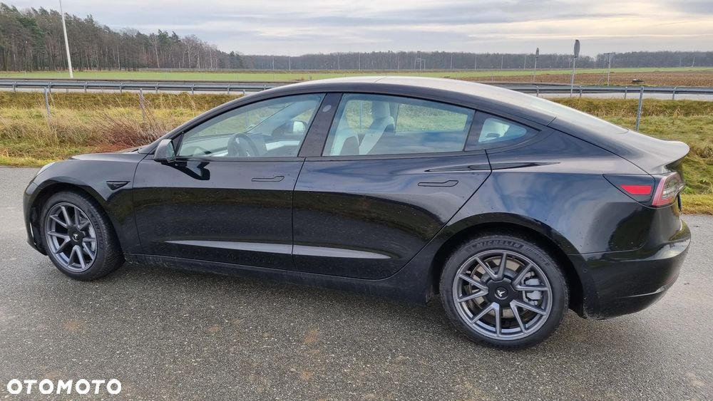 Tesla Model 3 - 3