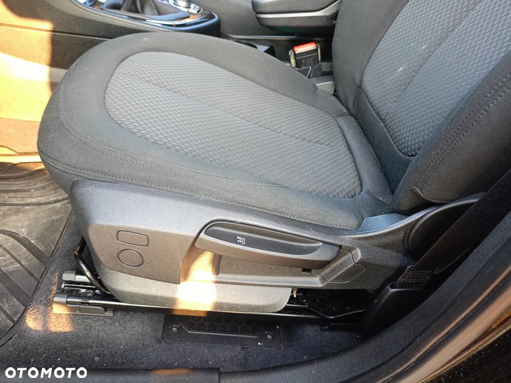 BMW Seria 2 218i - 32