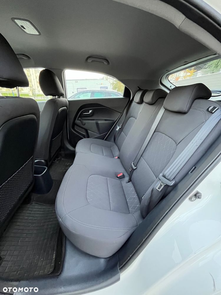 Kia Rio 1.2 L - 26