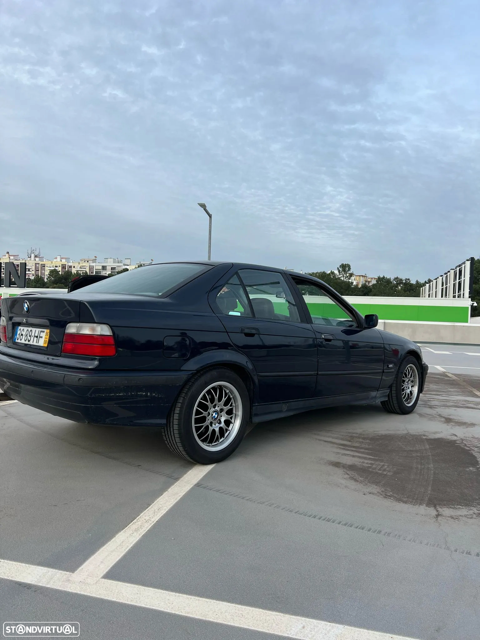 BMW 318 iS - 11