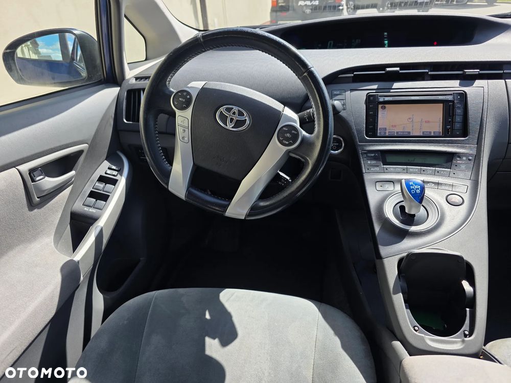 Toyota Prius (Hybrid) - 15