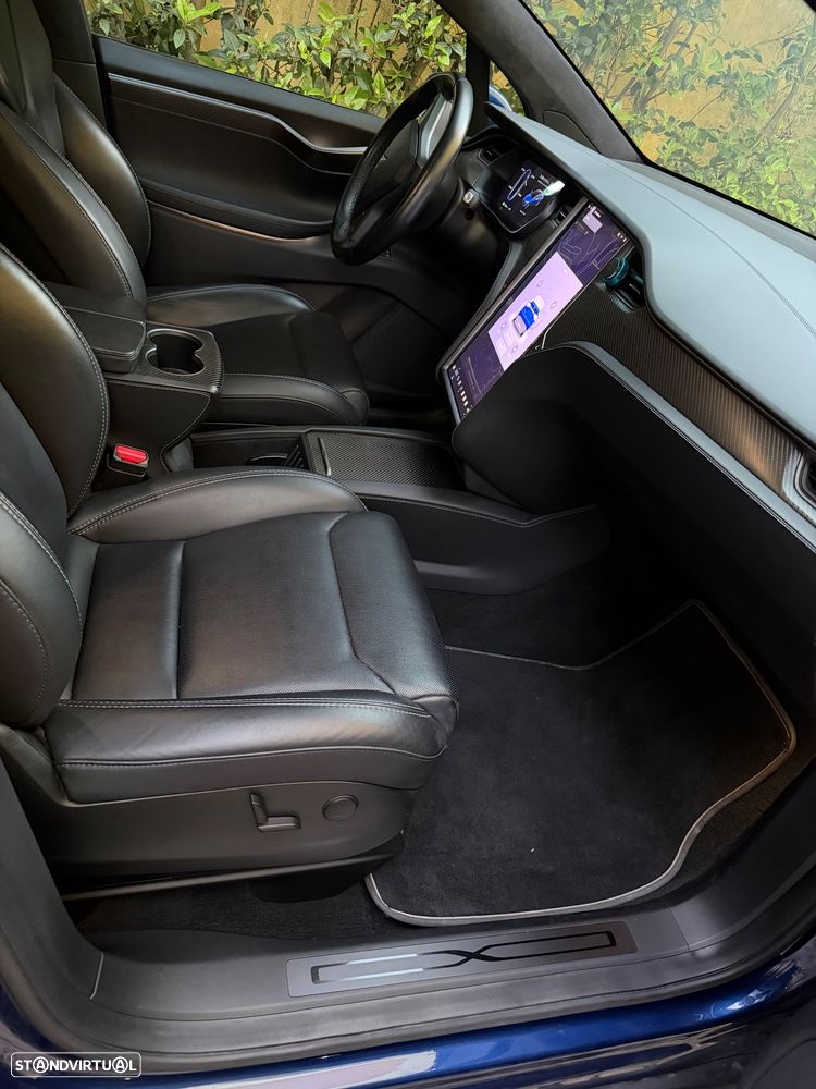 Tesla Model X - 27