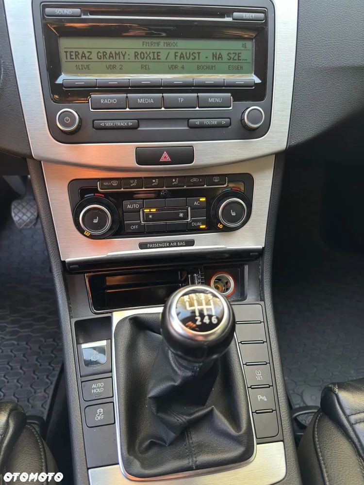 Volkswagen Passat - 13
