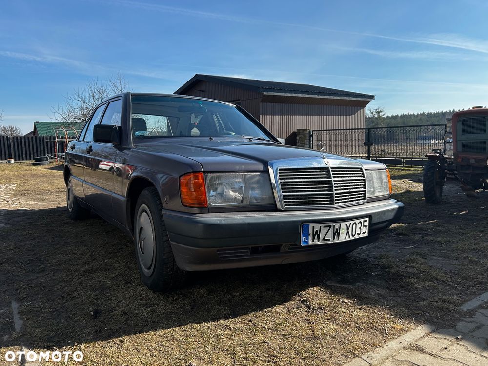 Mercedes-Benz W201 (190) - 1
