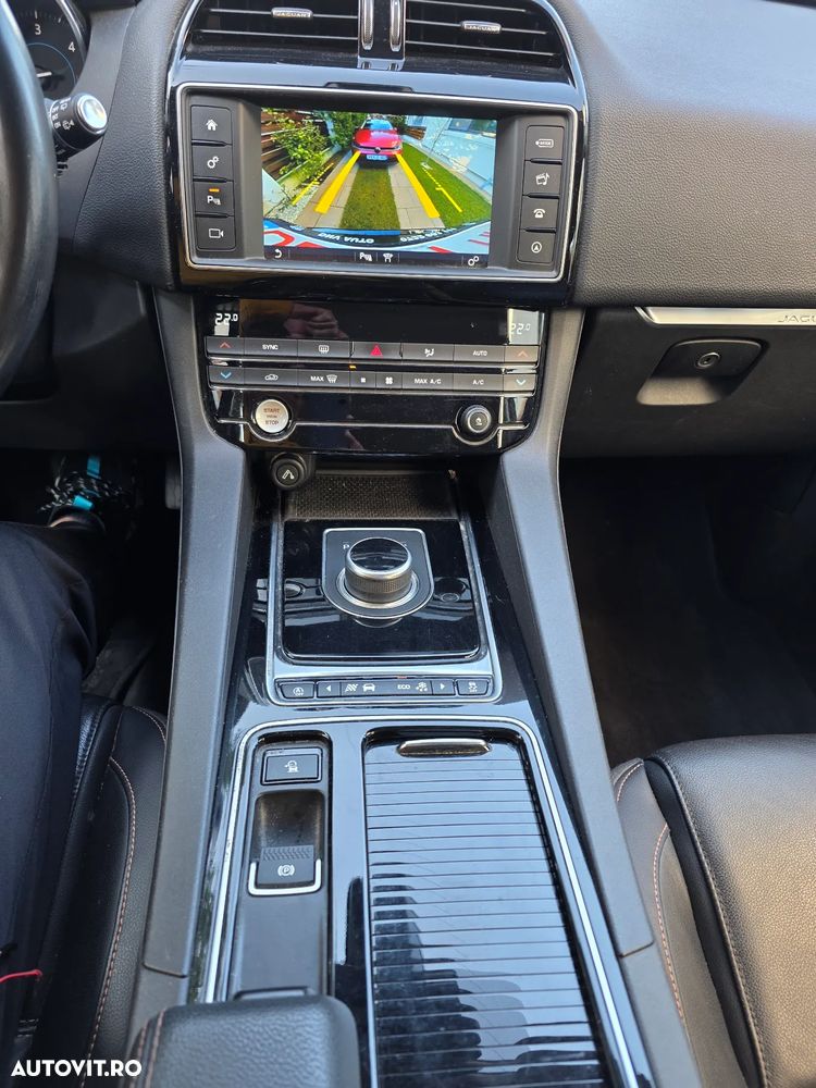 Jaguar F-Pace 20d Aut. Prestige - 12