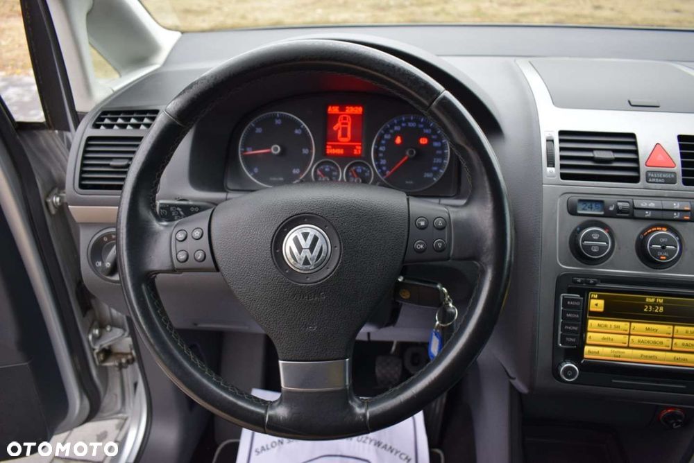 Volkswagen Touran - 25
