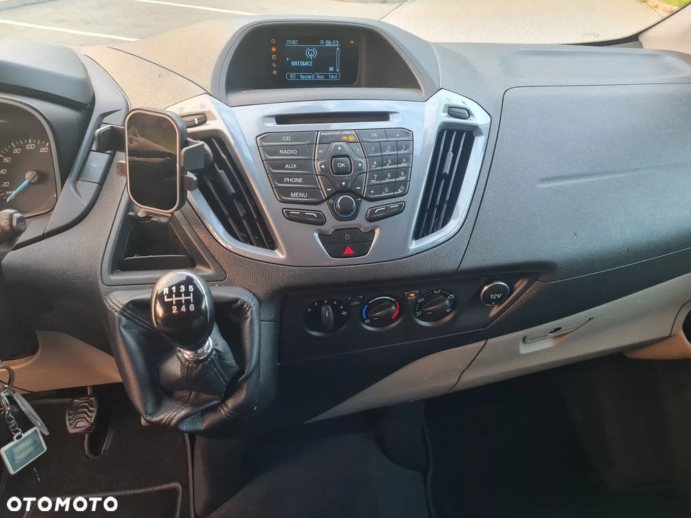 Ford Tourneo Custom - 31