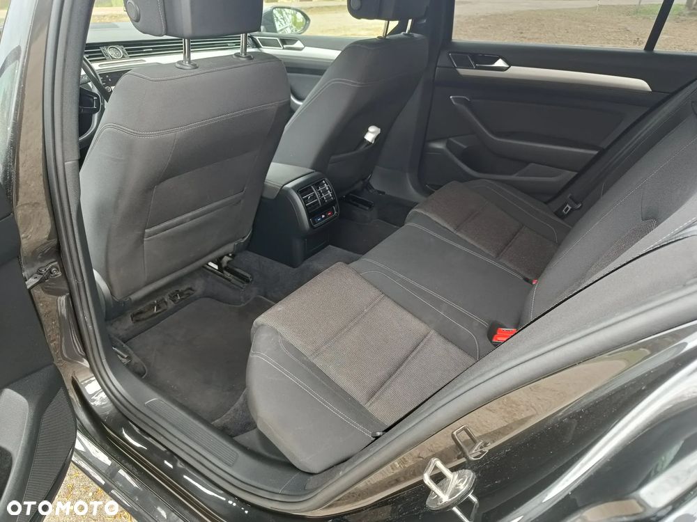Volkswagen Passat 1.6 TDI BMT Trendline - 11