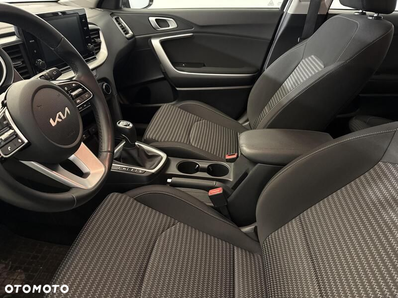Kia Ceed 1.5 T-GDI M - 11
