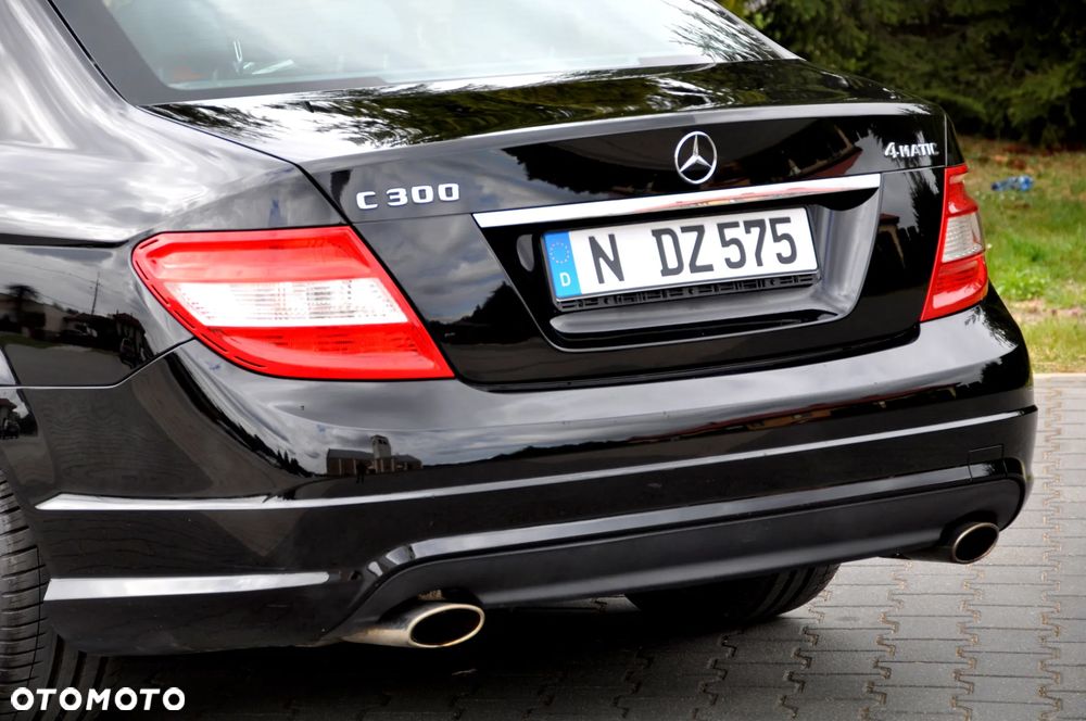 Mercedes-Benz Klasa C 300 7G-TRONIC SPORT EDITION - 26