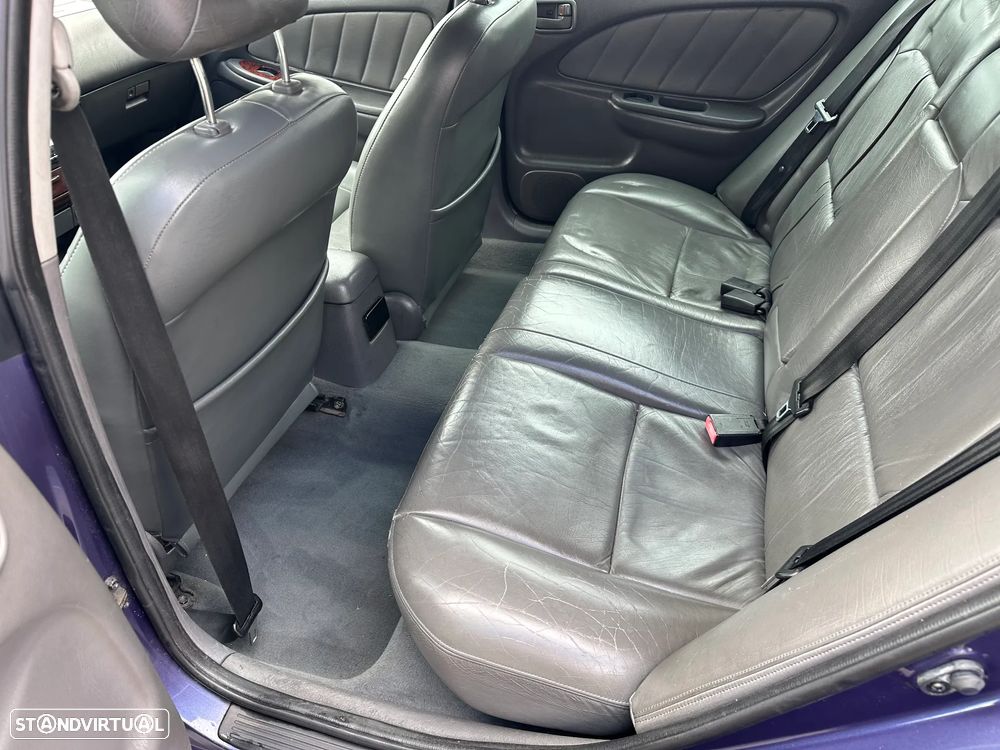 Toyota Avensis SW 2.0 D4D Sol EC+ABC - 13