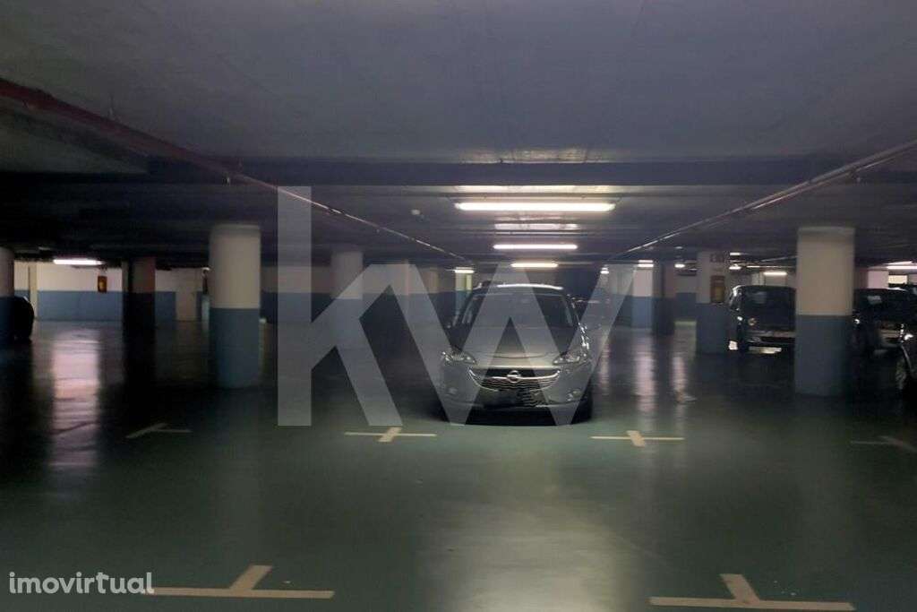Estacionamento em Parque Privado no Centro do Funchal - Grande imagem: 3/7
