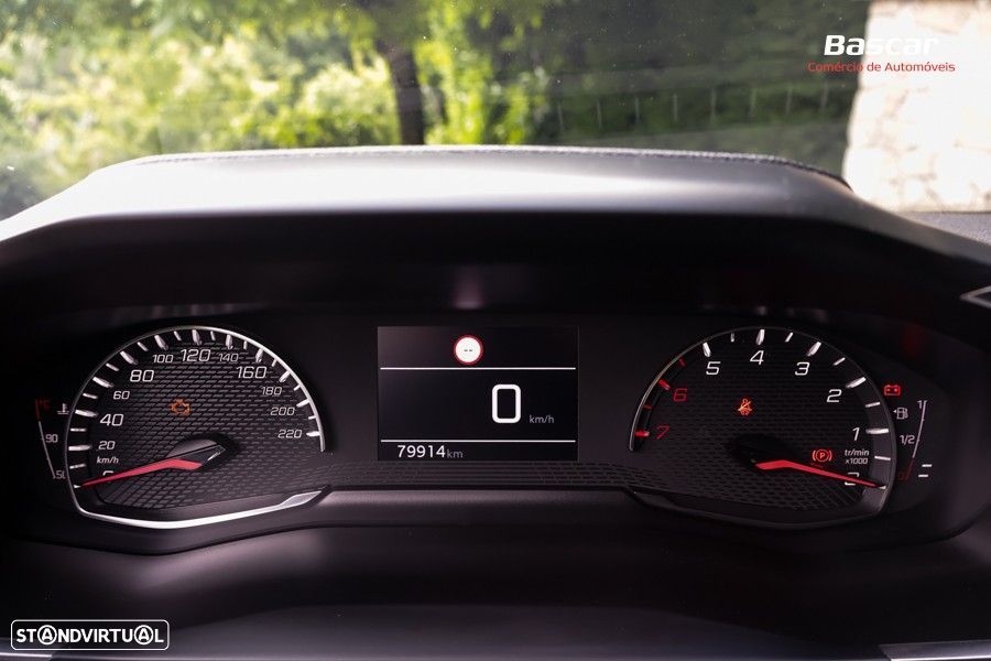 Peugeot 2008 1.2 PureTech Allure - 32