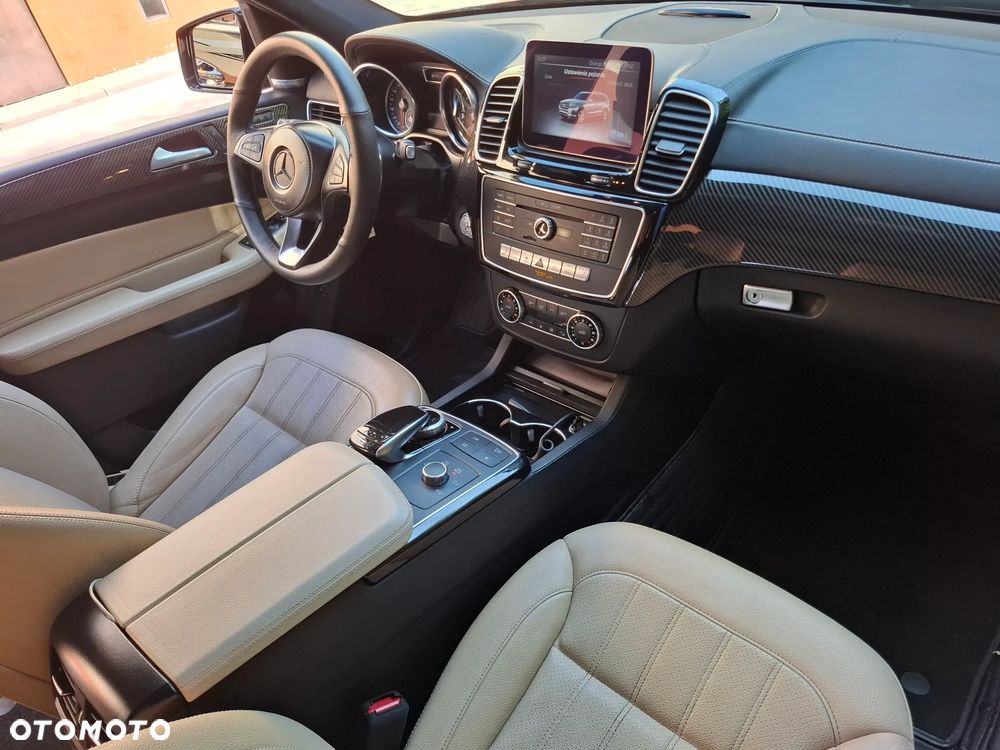 Mercedes-Benz GLS - 20