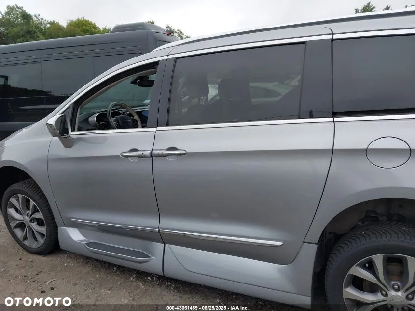 Chrysler Pacifica - 4