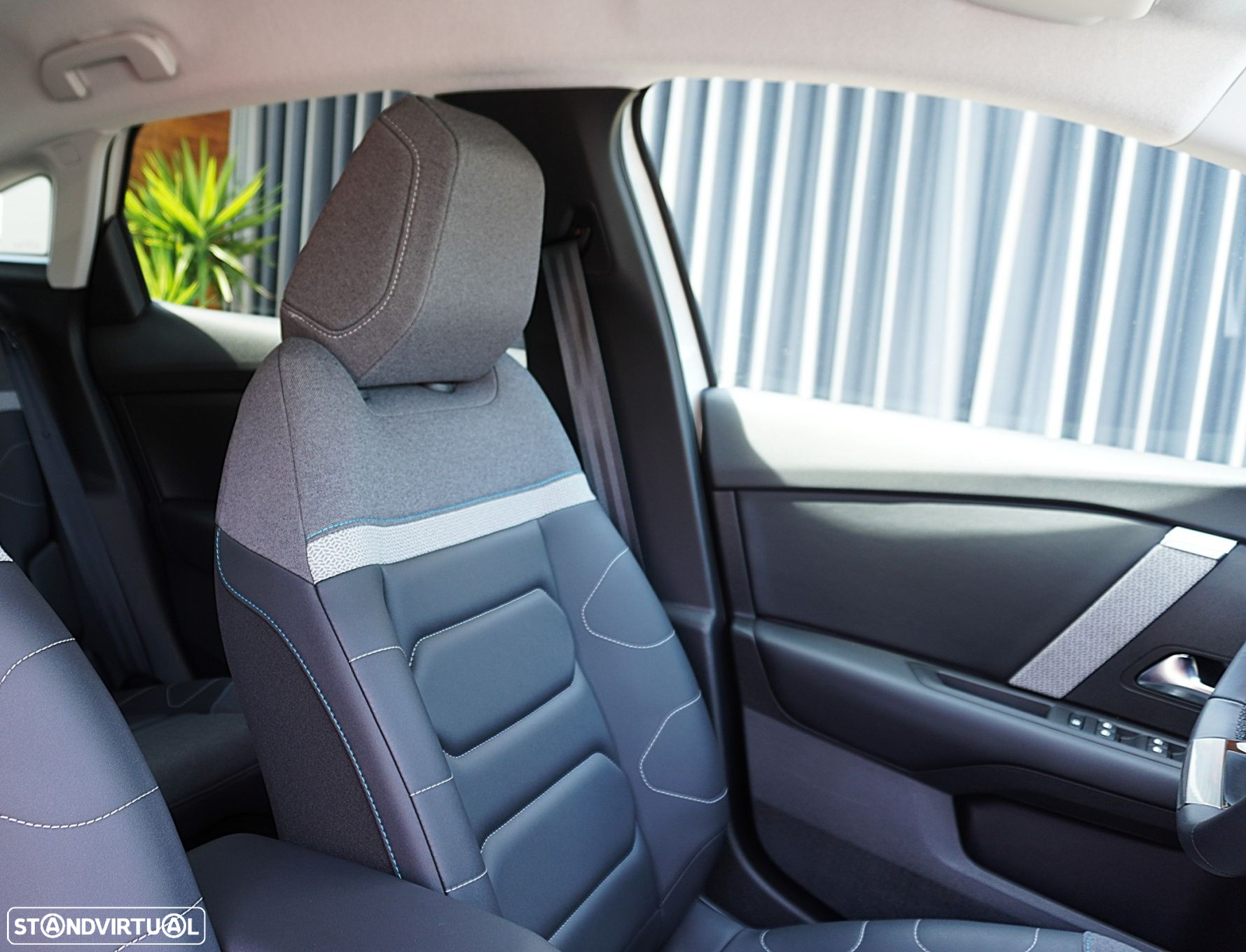 Citroën C4 1.2 PureTech Shine EAT8 - 25