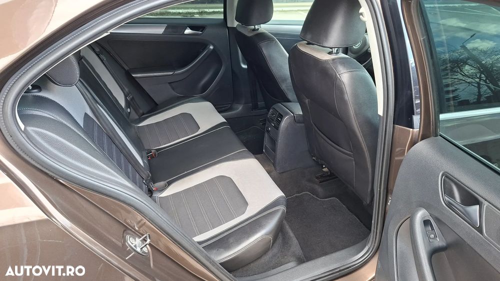 Volkswagen Jetta 1.6 TDI DPF Comfortline - 12