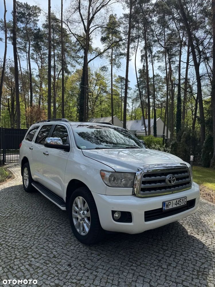Toyota Sequoia - 1