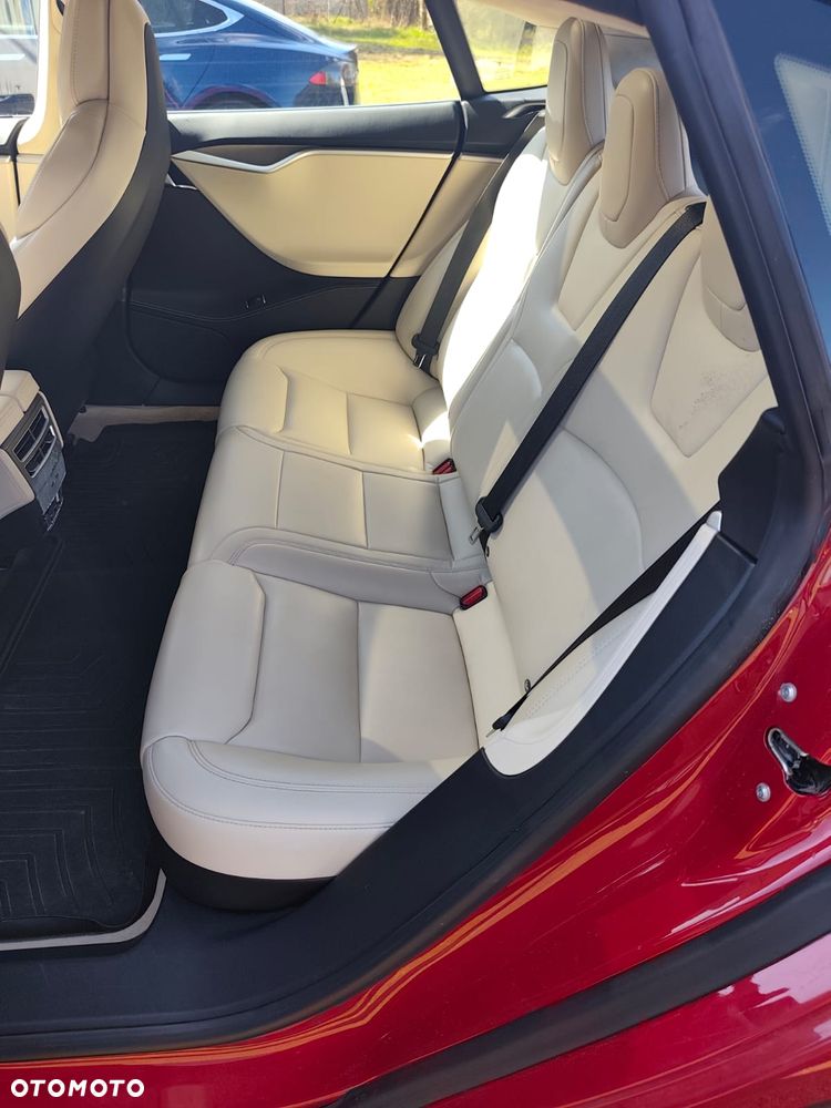 Tesla Model S - 17