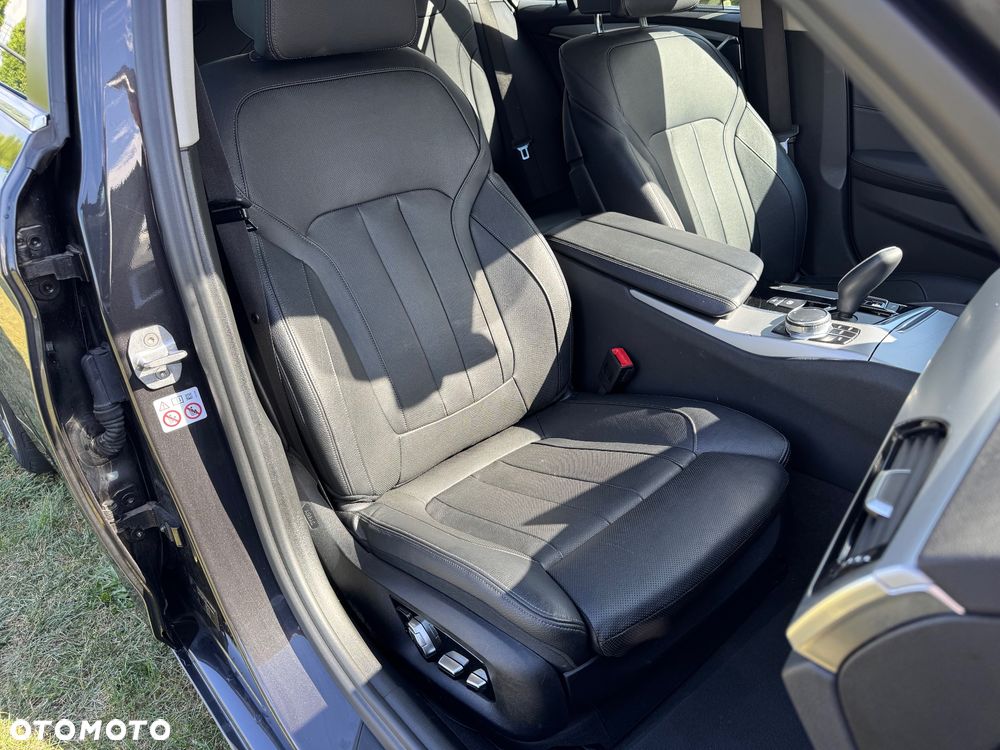 BMW Seria 5 520d Sport Line - 26