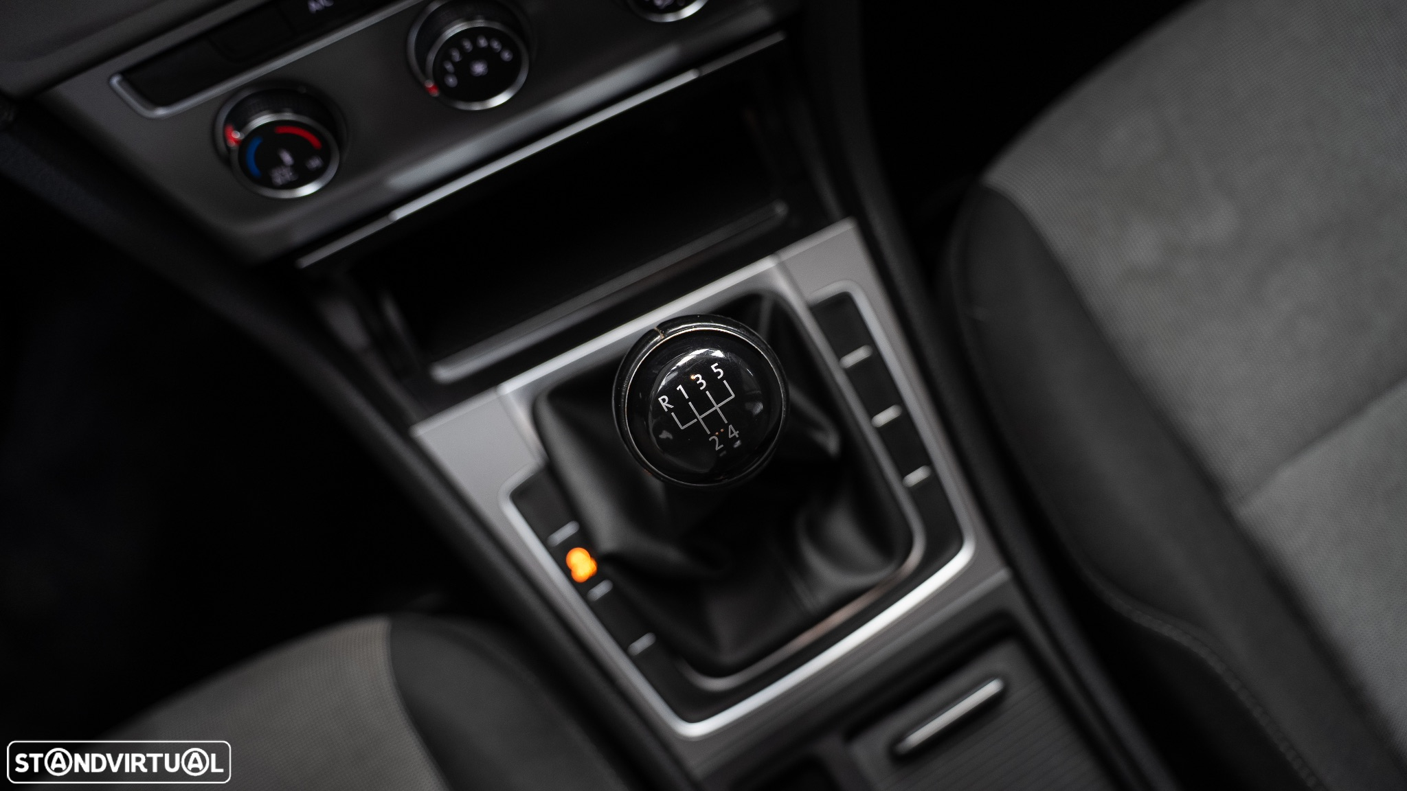 VW Golf 1.6 TDi BlueMotion Confortline - 9
