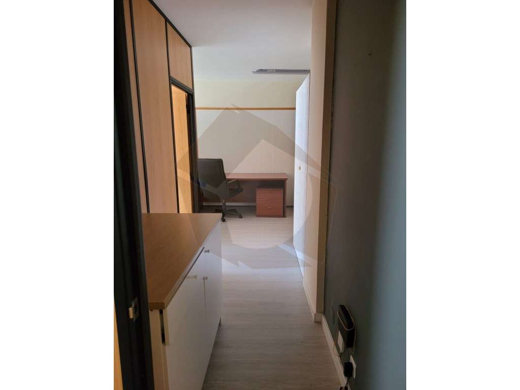 ESCRITÓRIO - PARANHOS (QUINTA DO COVELO) - Grande imagem: 3/10