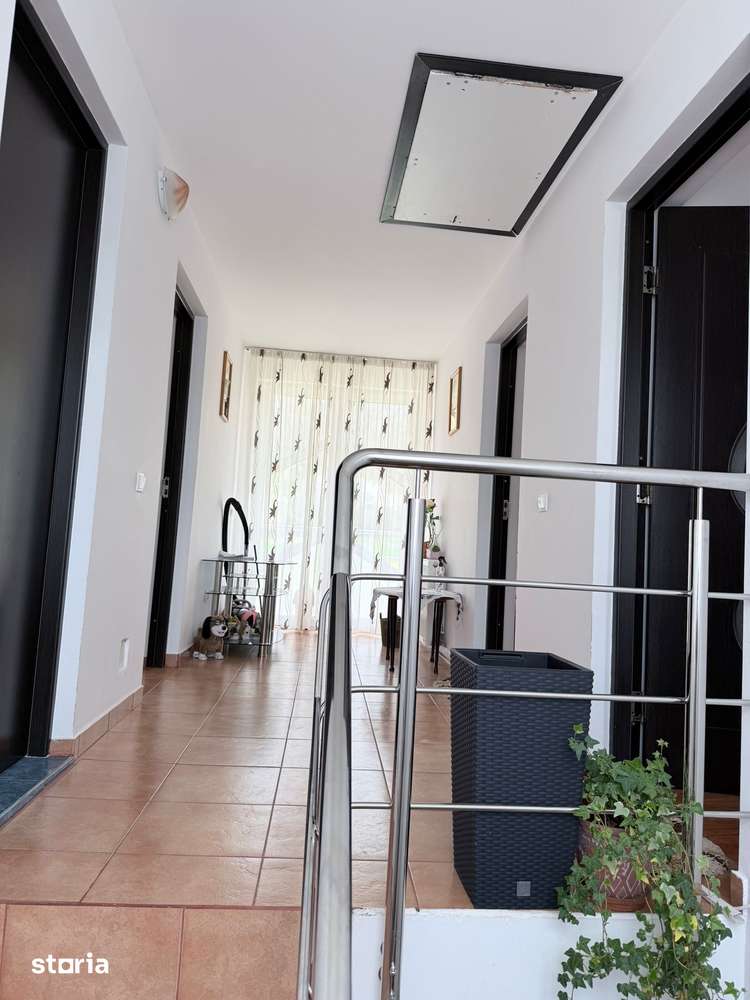 Vila Budeasa, p+1, teren 2300mp, 132000euro - Imagine principală: 3/12
