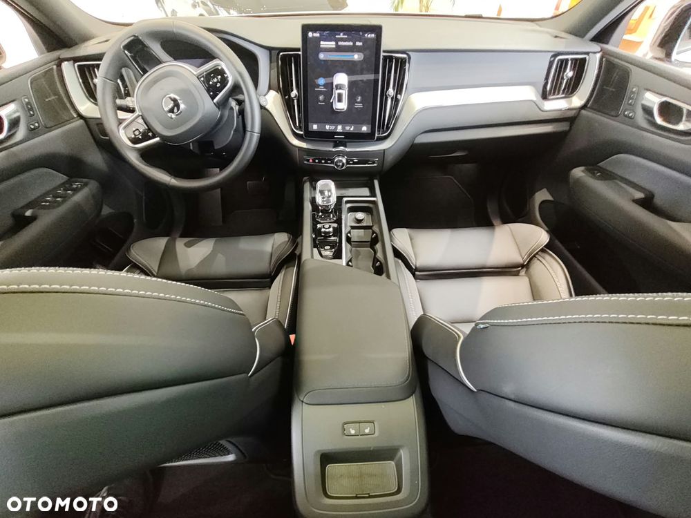 Volvo XC 60 T6 Plug-In Hybrid AWD Ultra Dark - 27
