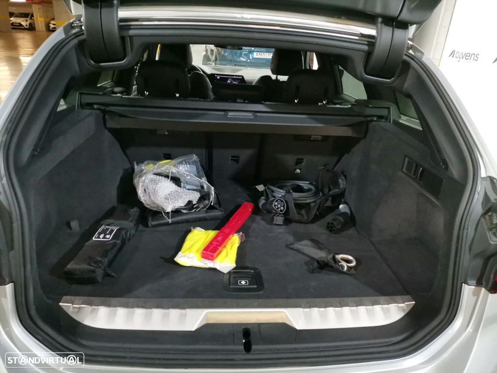 BMW 320 e Corporate Edition Auto - 10