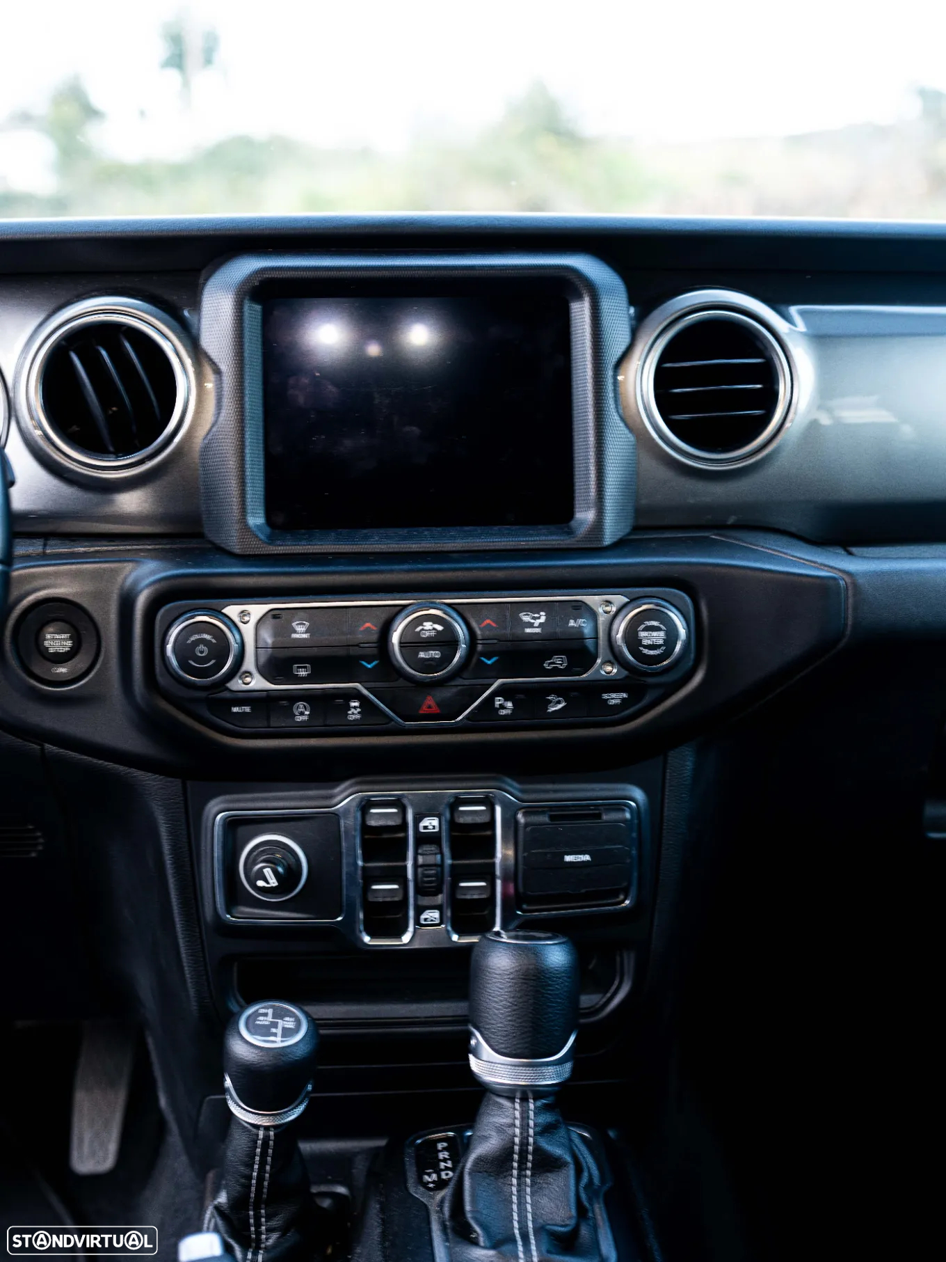 Jeep Wrangler - 12