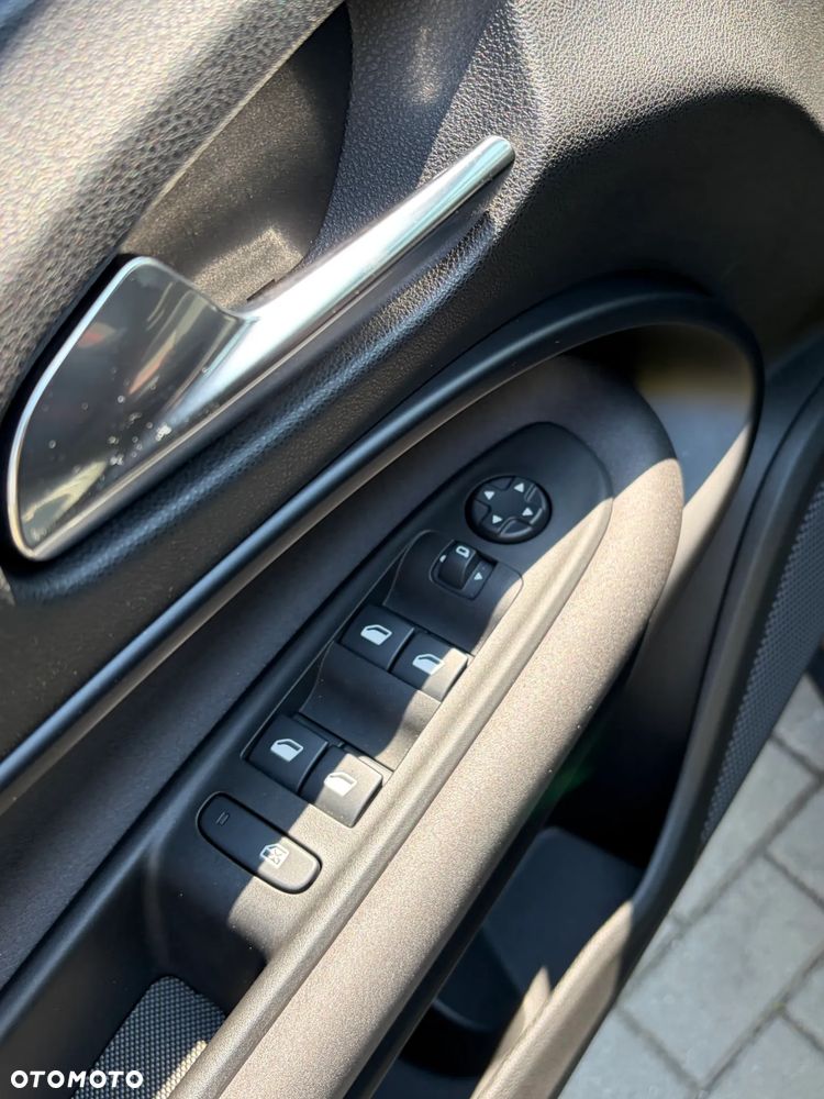 Alfa Romeo Junior 1.2 mHEV Ibrida Speciale eDCT - 11
