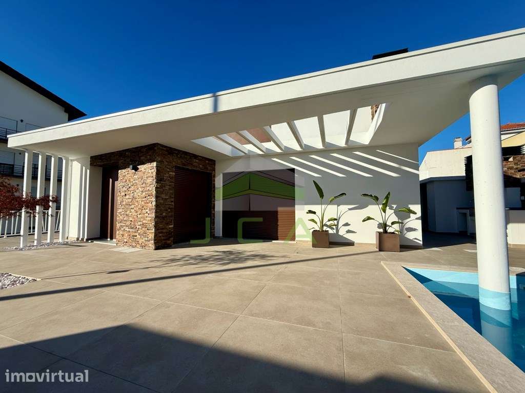 Moradia V4 com piscina na cidade de Leiria - Grande imagem: 2/10