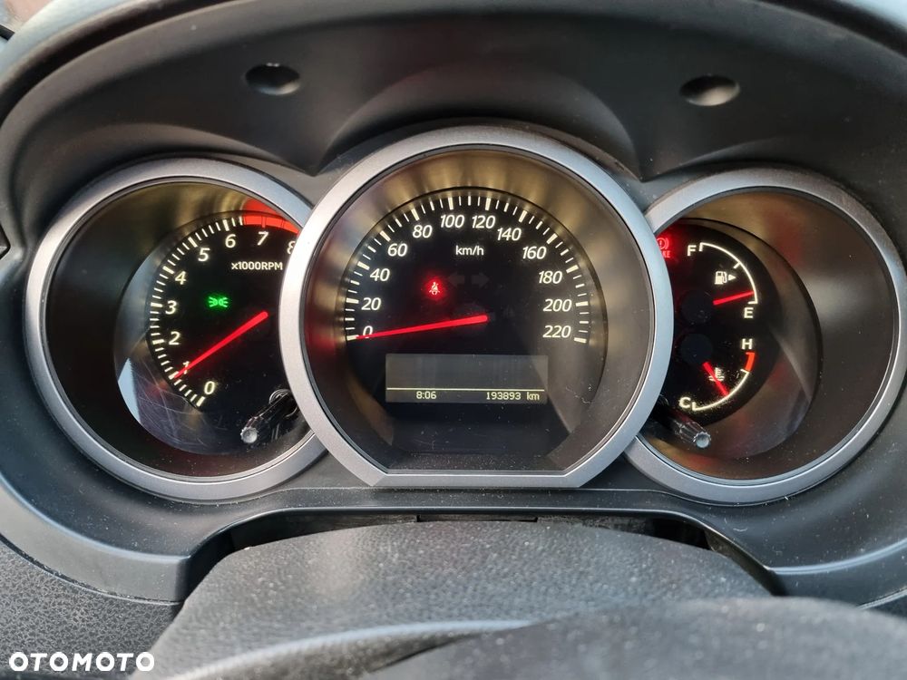 Suzuki Grand Vitara 2.4 De Luxe - 11