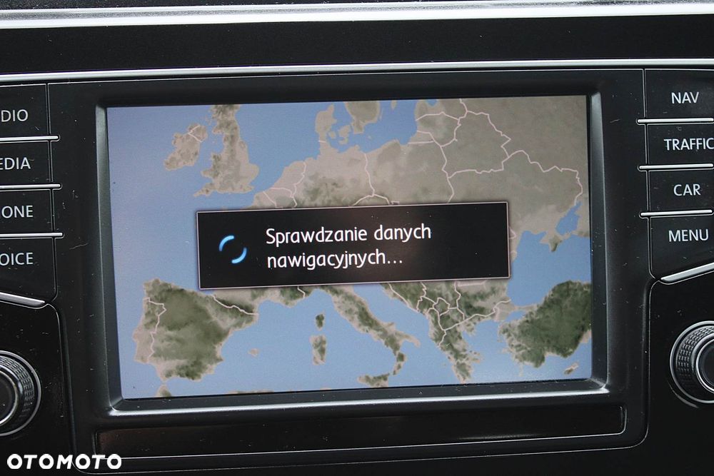 Volkswagen Touran 2.0 TDI SCR Highline - 22