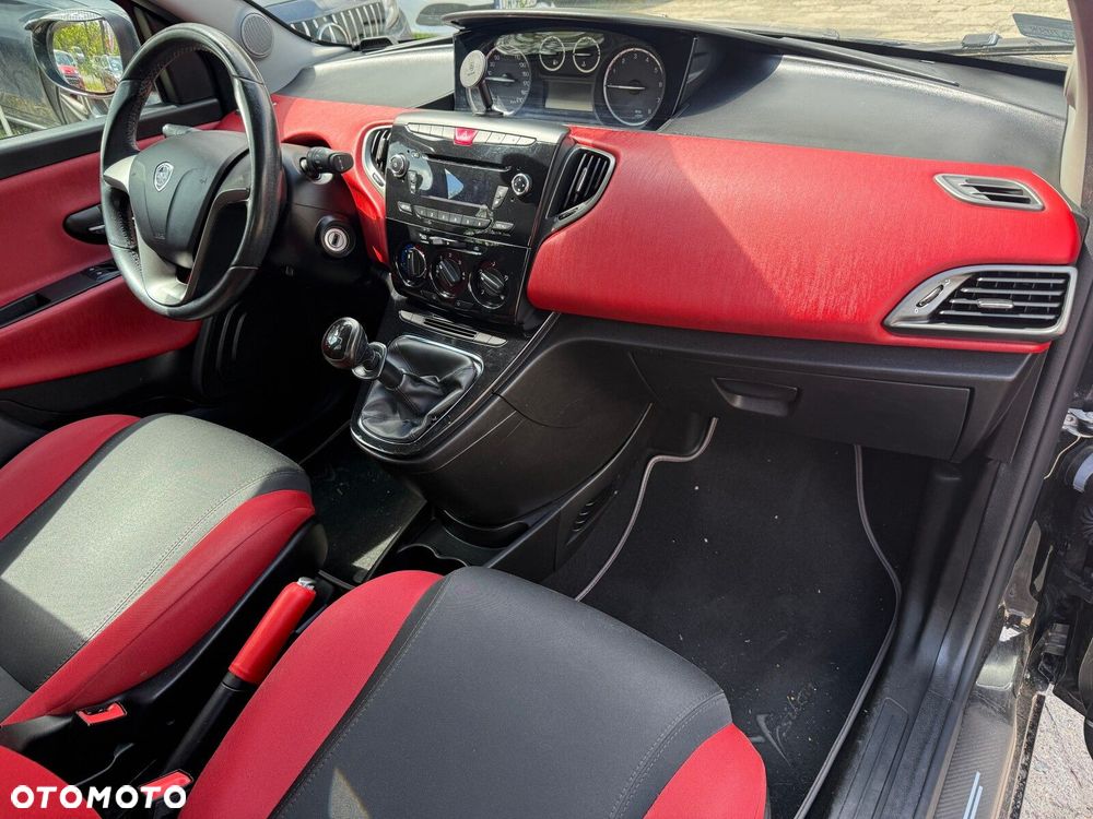 Lancia Ypsilon - 15