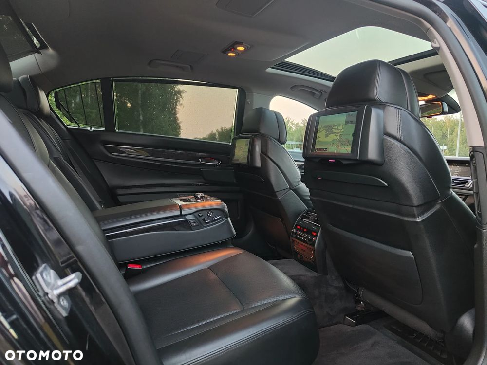 BMW Seria 7 750i L xDrive - 17