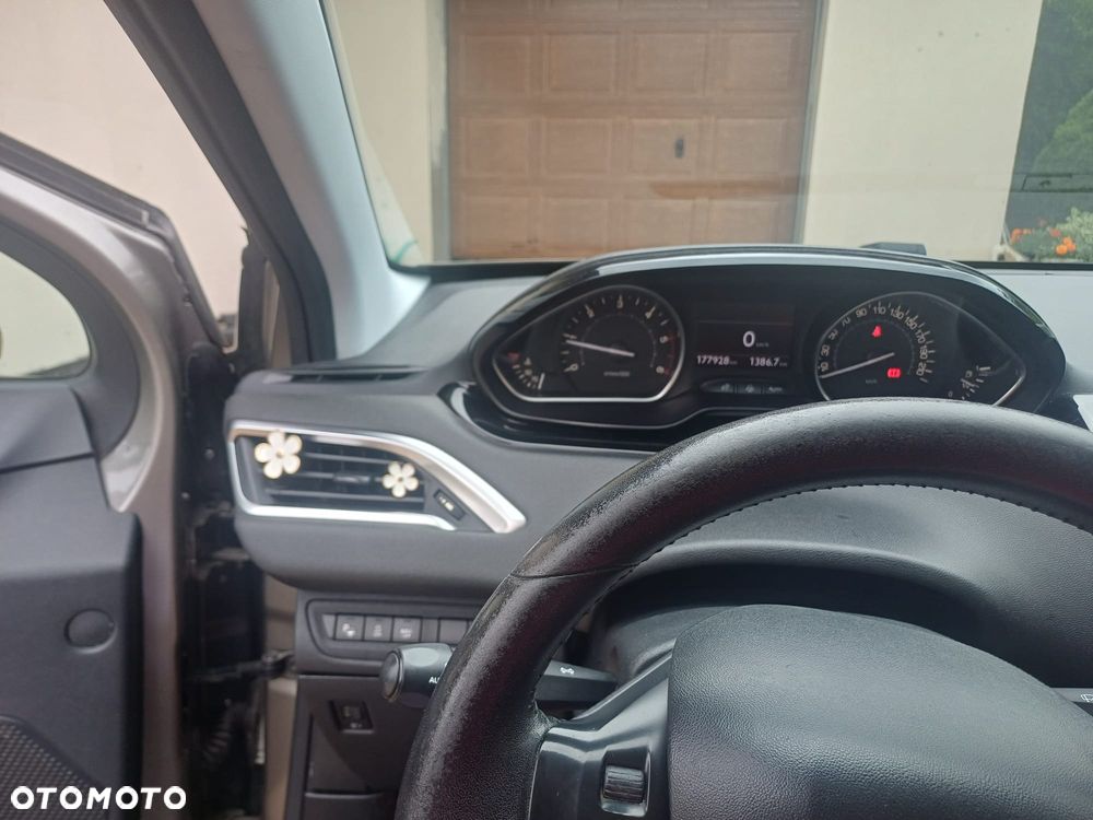 Peugeot 208 1.6 e-HDi Allure STT - 15