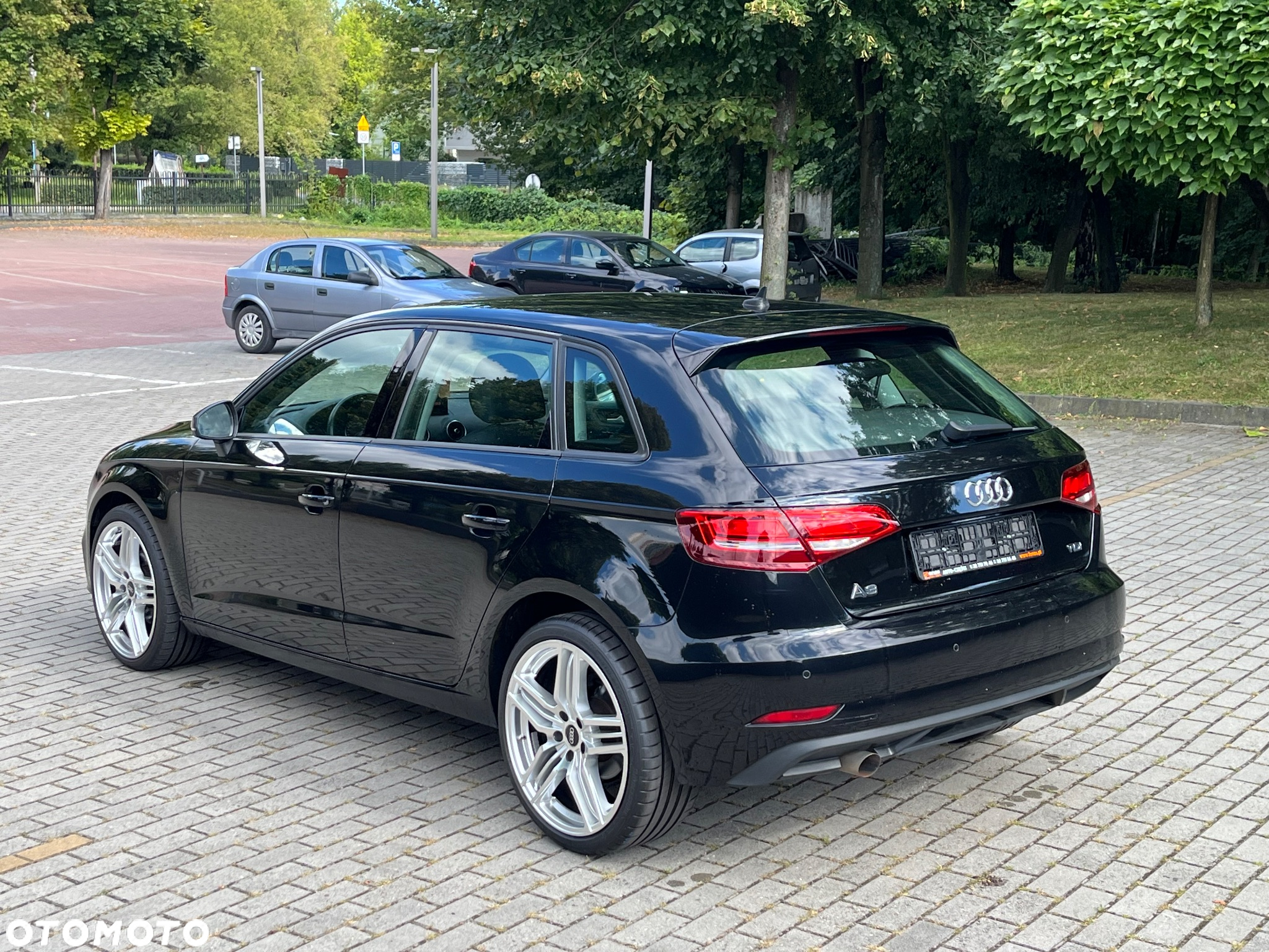 Audi A3 1.6 TDI S tronic design - 4